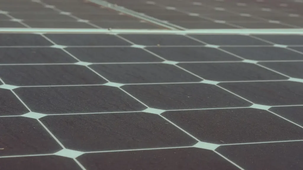 Painéis solares residenciais impulsionam o mercado de energia sustentável