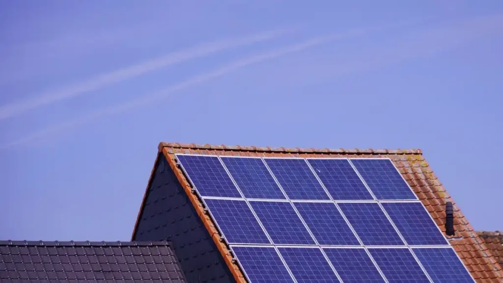 Painéis solares residenciais impulsionam novas políticas energéticas