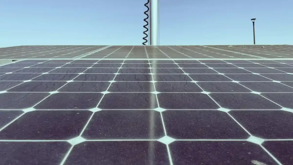 Sistema solar conectado melhora integração e reduz custos de operação