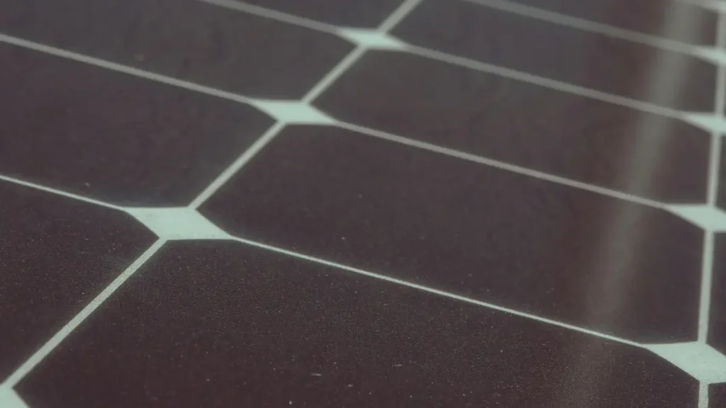Sistema solar conectado melhora integração e reduz custos de operação