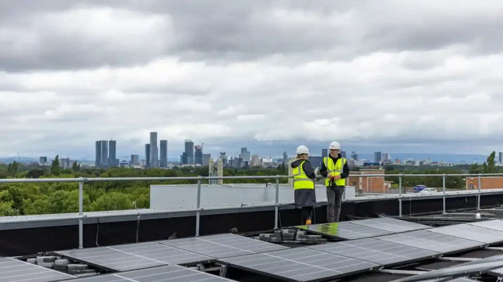 Energia solar comercial acelera adoção de tecnologia de ponta