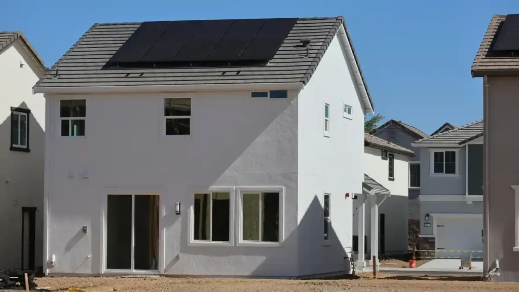 Energia fotovoltaica impulsiona crescimento econômico e gera empregos