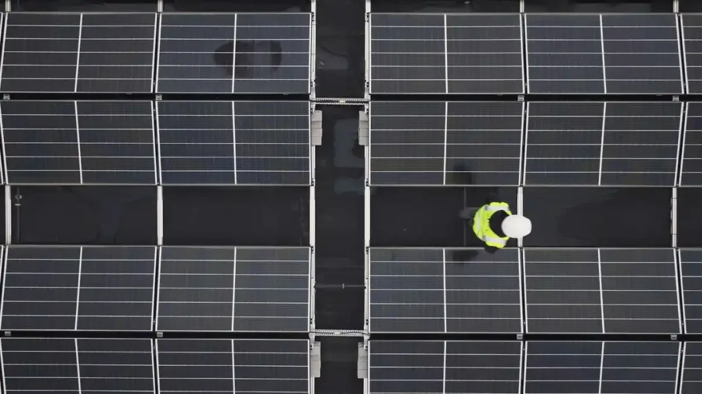 Painel solar residencial promove economia e valorização imobiliária