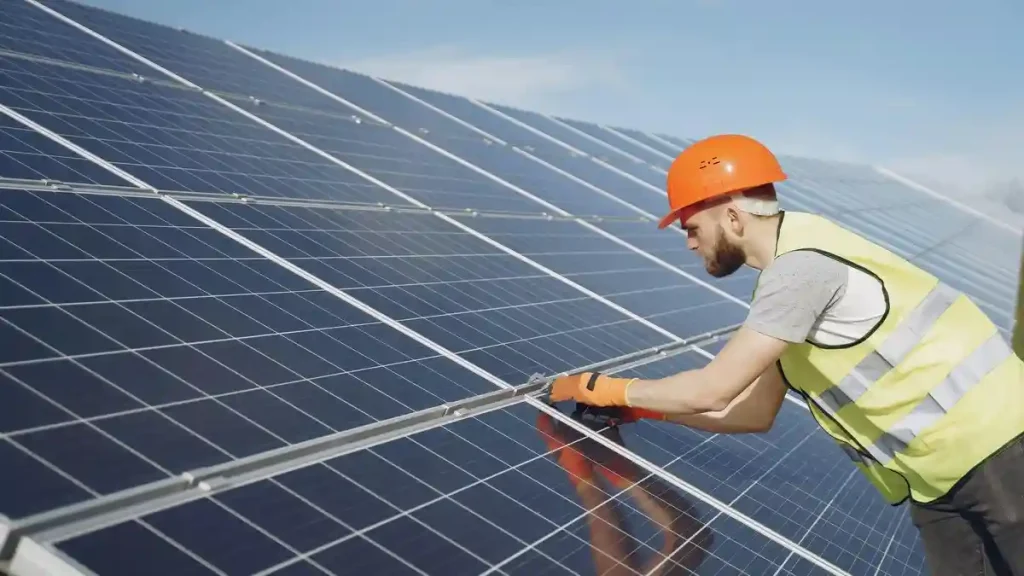 Energia fotovoltaica para empresas cresce e gera empregos qualificados