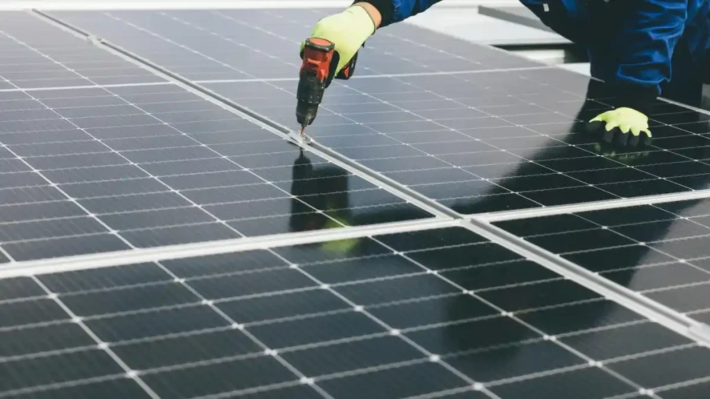 Sistema solar conectado melhora integração e reduz custos de operação