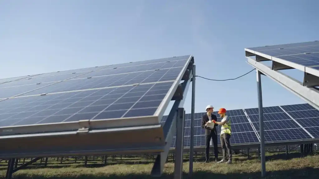 Energia fotovoltaica industrial torna operações mais eficientes e seguras