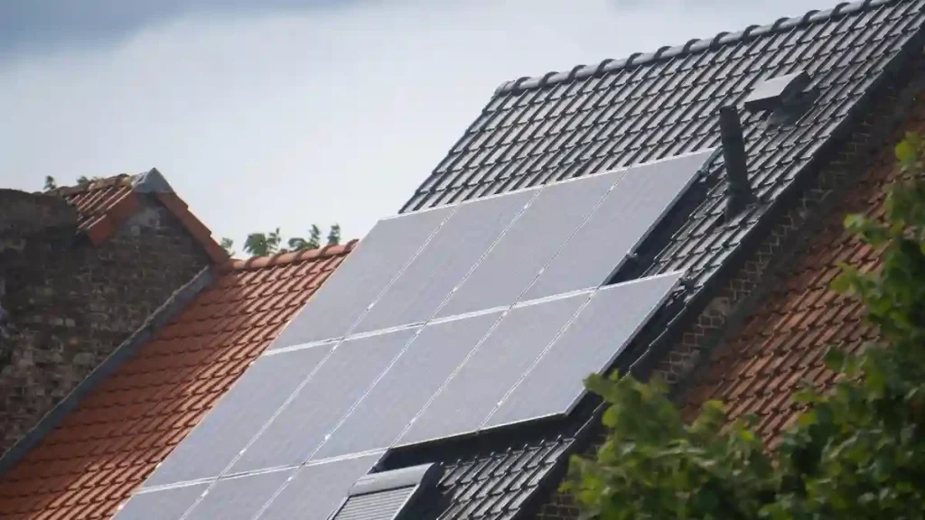 Sistema solar híbrido oferece estabilidade e segurança energética
