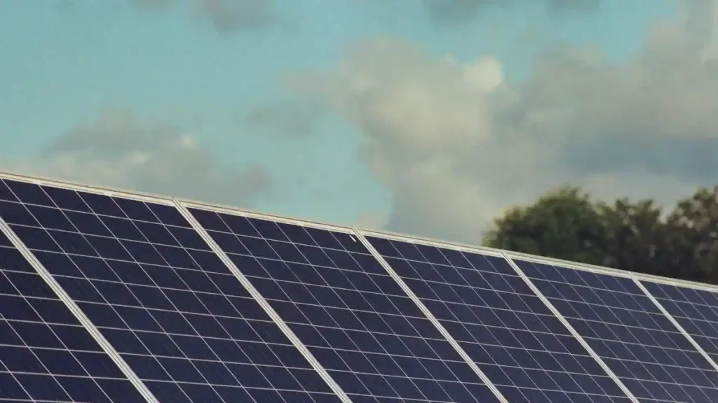 Usinas solares privadas reforçam independência energética do país