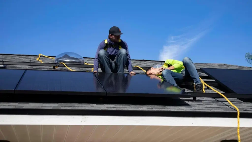 Energia fotovoltaica industrial torna operações mais eficientes e seguras